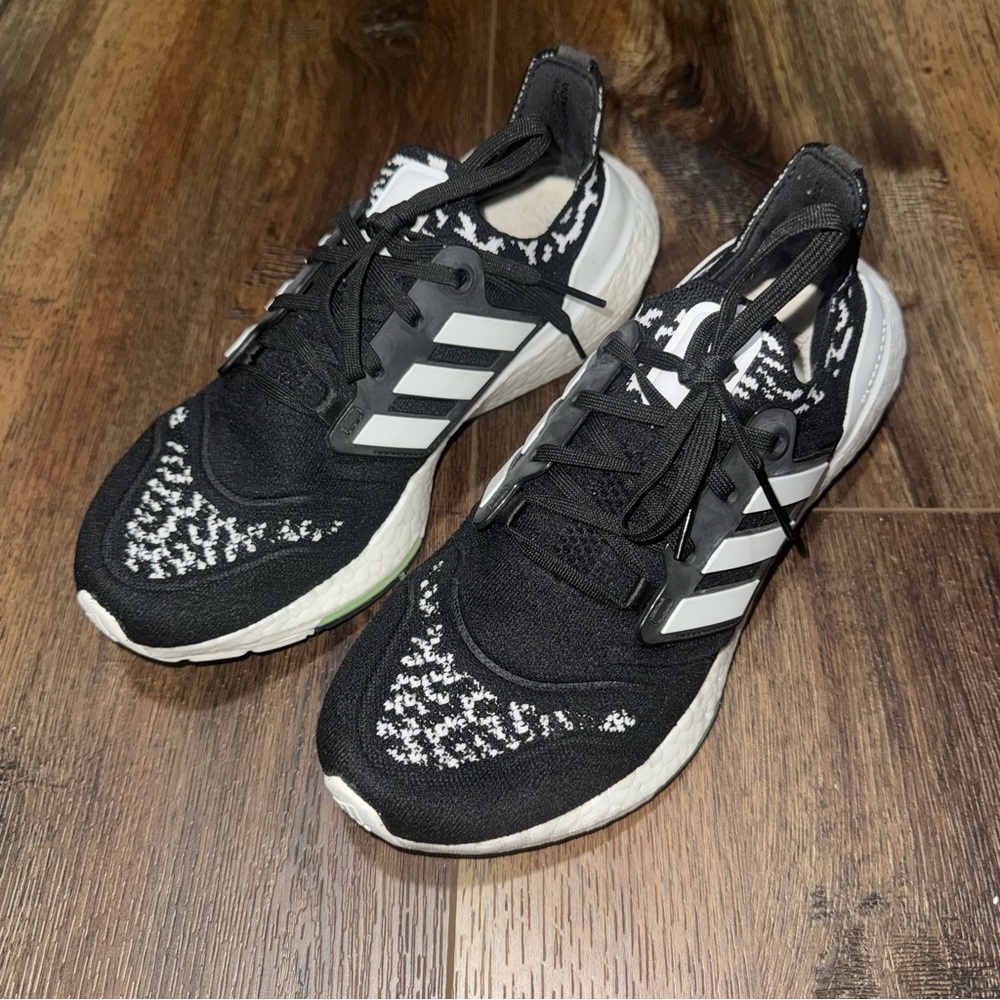 Adidas Ultraboost black/white/almost lime Size 8